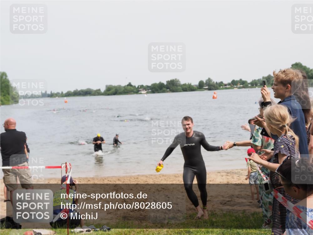 21.06.2025 - 27. Vierlanden-Triathlon MichiJ http://msf.ph/oto/8028605 15.06.2026 10:58:47 Schwimmen 667, 684, 743, 747, 760 meine-sportfotos.de