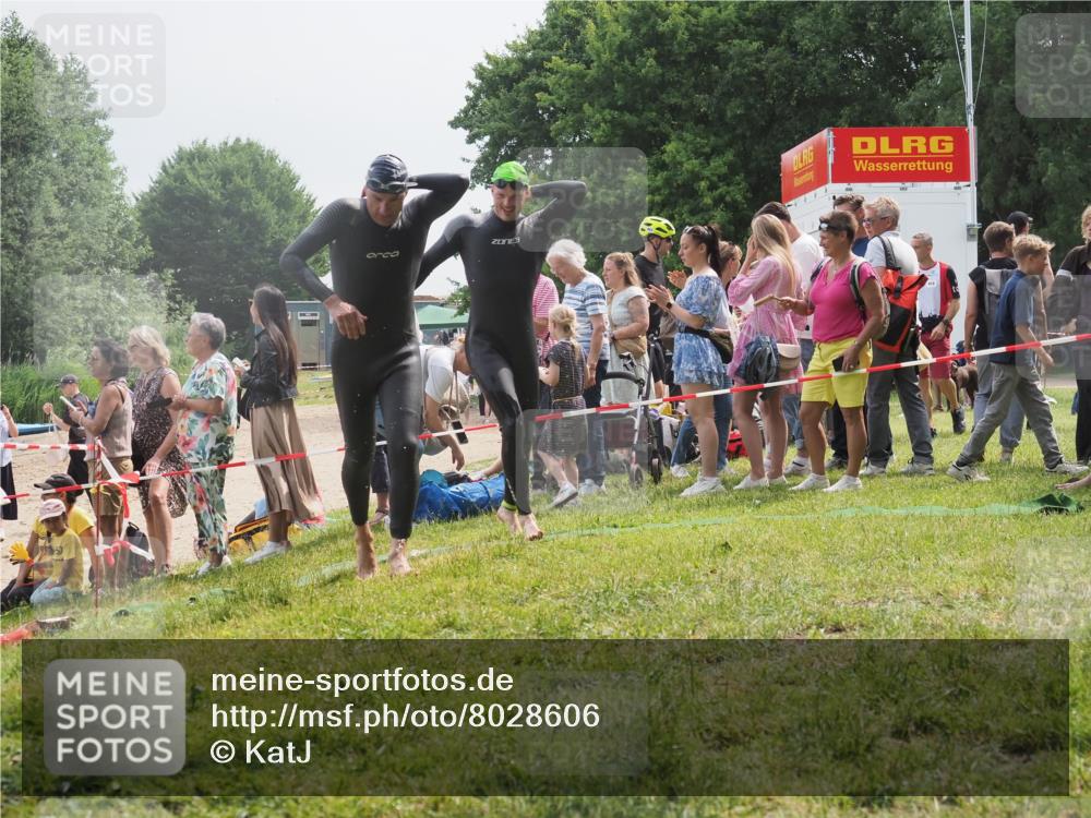 15.06.2025 - 27. Vierlanden-Triathlon KatJ http://msf.ph/oto/8028606 15.06.2025 11:03:37 Schwimmen 645, 766, 793, 810, 822 meine-sportfotos.de