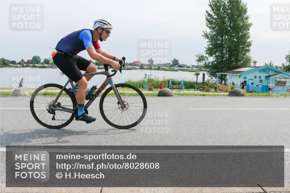 15.06.2025 - 27. Vierlanden-Triathlon H.Heesch http://msf.ph/oto/8028608 15.06.2025 11:25:04 Radfahren 22, 81, 693, 970 meine-sportfotos.de