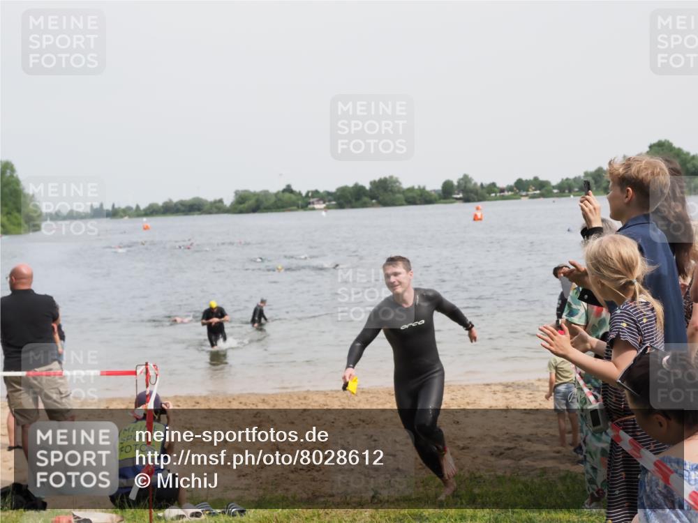 21.06.2025 - 27. Vierlanden-Triathlon MichiJ http://msf.ph/oto/8028612 15.06.2026 10:58:48 Schwimmen 667, 684, 743, 760 meine-sportfotos.de
