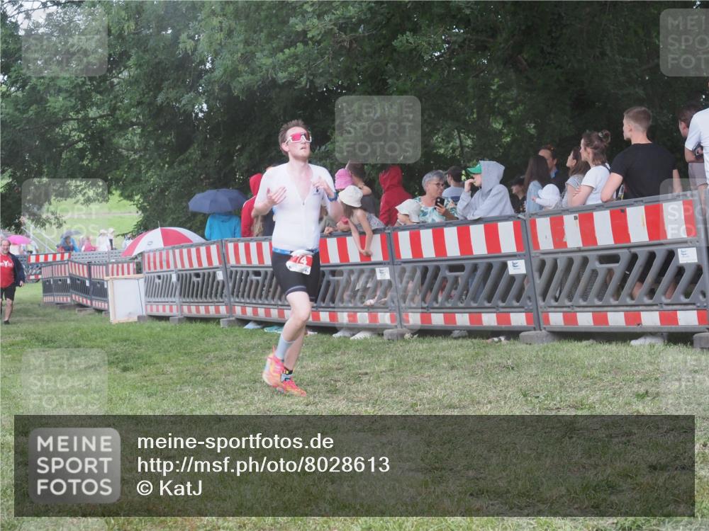 21.06.2025 - 27. Vierlanden-Triathlon KatJ http://msf.ph/oto/8028613 15.06.2025 13:32:46 Ziel 74, 238 meine-sportfotos.de