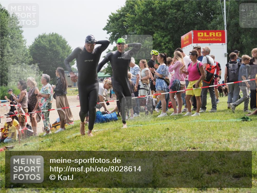 15.06.2025 - 27. Vierlanden-Triathlon KatJ http://msf.ph/oto/8028614 15.06.2025 11:03:37 Schwimmen 645, 766, 793, 810, 822 meine-sportfotos.de