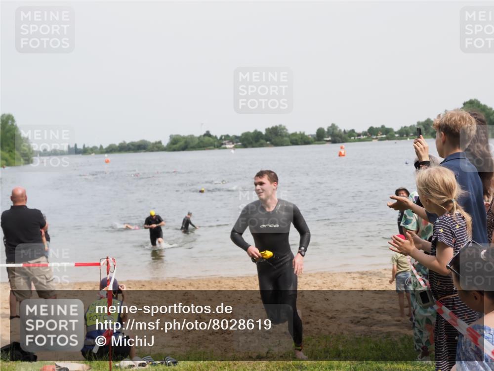 21.06.2025 - 27. Vierlanden-Triathlon MichiJ http://msf.ph/oto/8028619 15.06.2026 10:58:48 Schwimmen 667, 684, 743, 760 meine-sportfotos.de