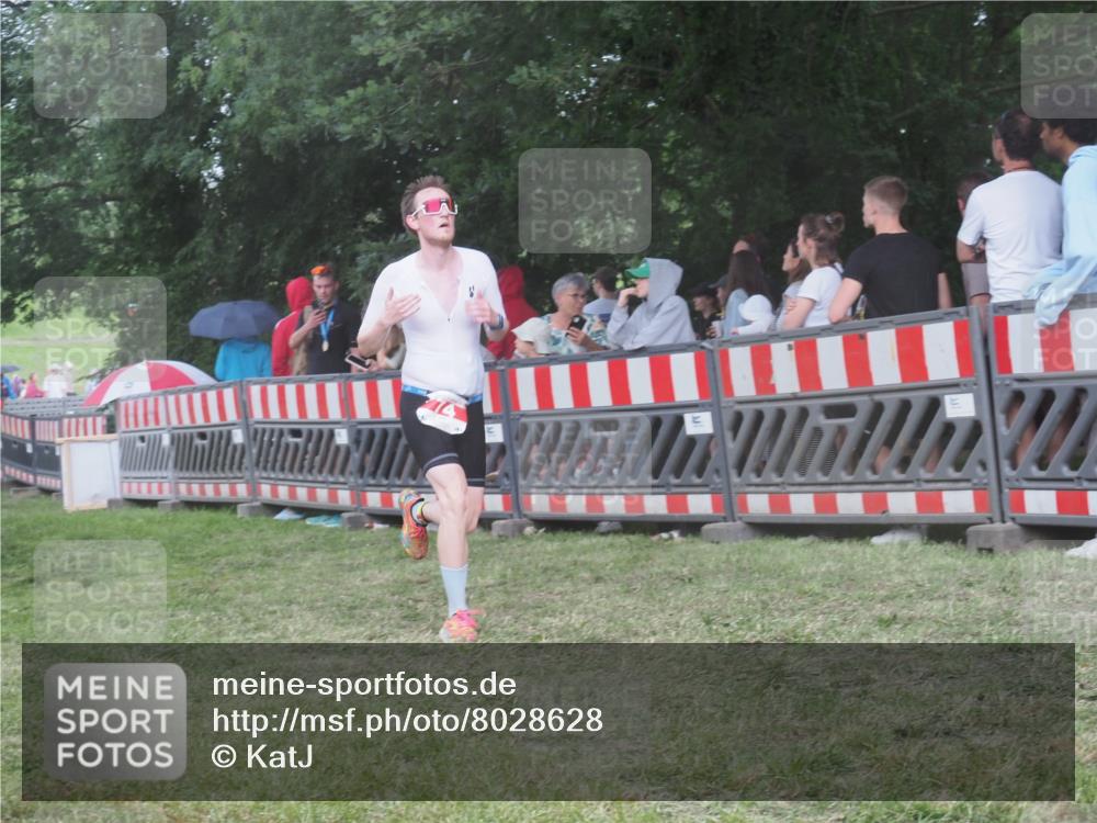 21.06.2025 - 27. Vierlanden-Triathlon KatJ http://msf.ph/oto/8028628 15.06.2025 13:32:46 Ziel 74, 238 meine-sportfotos.de