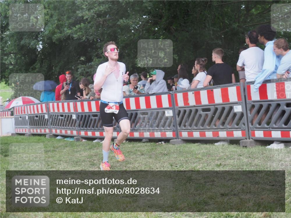 21.06.2025 - 27. Vierlanden-Triathlon KatJ http://msf.ph/oto/8028634 15.06.2025 13:32:46 Ziel 74, 238 meine-sportfotos.de
