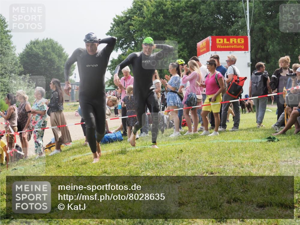 15.06.2025 - 27. Vierlanden-Triathlon KatJ http://msf.ph/oto/8028635 15.06.2025 11:03:38 Schwimmen 645, 766, 793, 810, 822 meine-sportfotos.de
