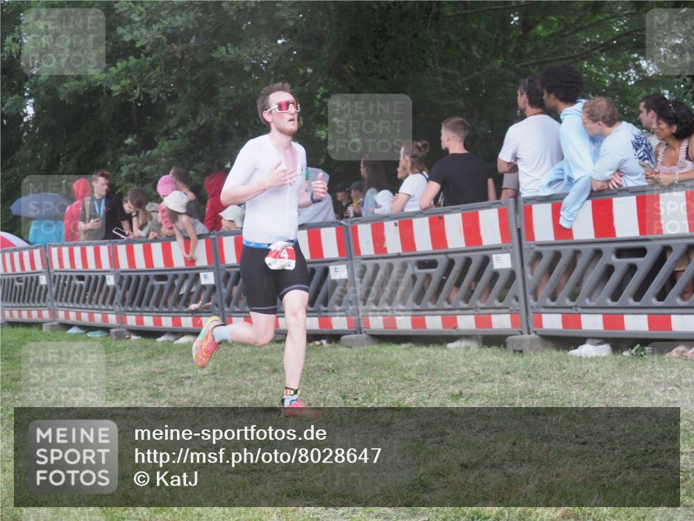 21.06.2025 - 27. Vierlanden-Triathlon KatJ http://msf.ph/oto/8028647 15.06.2025 13:32:46 Ziel 74, 238 meine-sportfotos.de