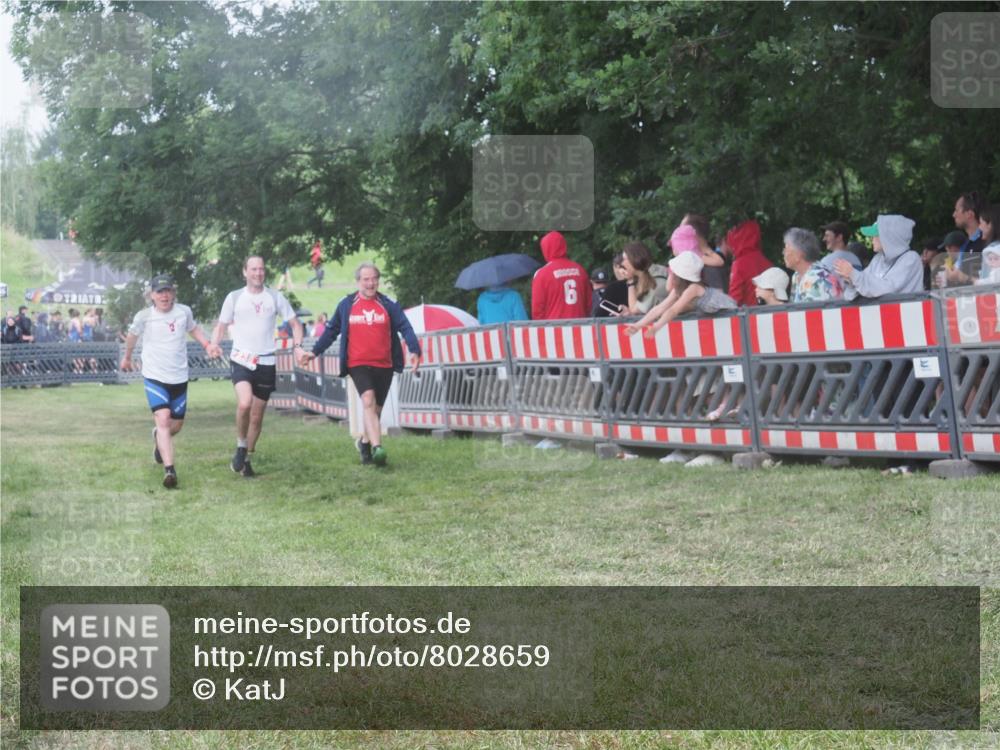 21.06.2025 - 27. Vierlanden-Triathlon KatJ http://msf.ph/oto/8028659 15.06.2025 13:32:48 Ziel 74, 238 meine-sportfotos.de