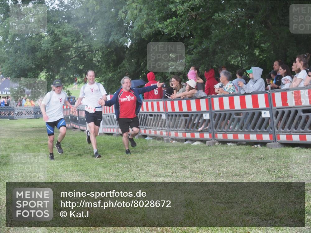 21.06.2025 - 27. Vierlanden-Triathlon KatJ http://msf.ph/oto/8028672 15.06.2025 13:32:49 Ziel 238 meine-sportfotos.de