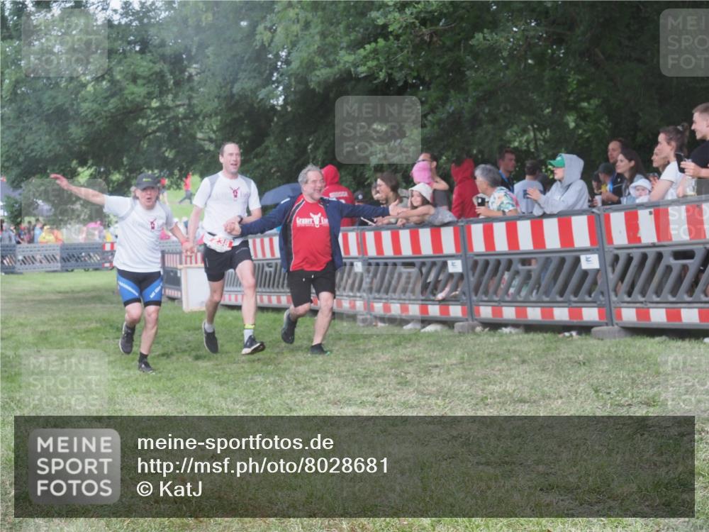 21.06.2025 - 27. Vierlanden-Triathlon KatJ http://msf.ph/oto/8028681 15.06.2025 13:32:49 Ziel 238 meine-sportfotos.de