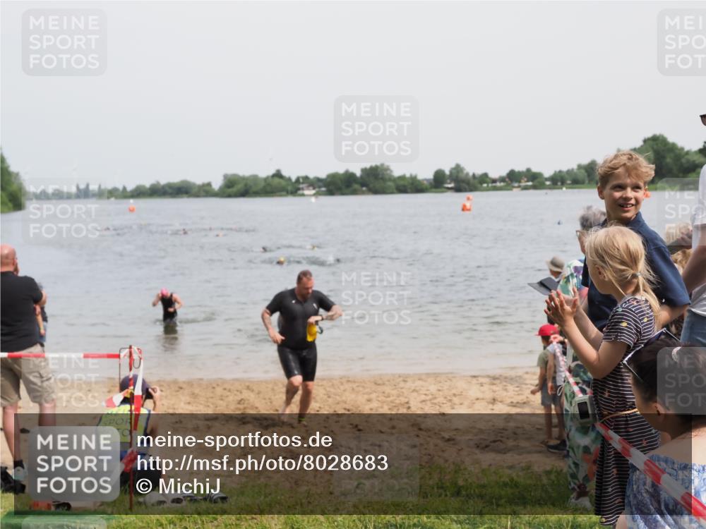 21.06.2025 - 27. Vierlanden-Triathlon MichiJ http://msf.ph/oto/8028683 15.06.2026 10:58:54 Schwimmen 709, 743, 760 meine-sportfotos.de