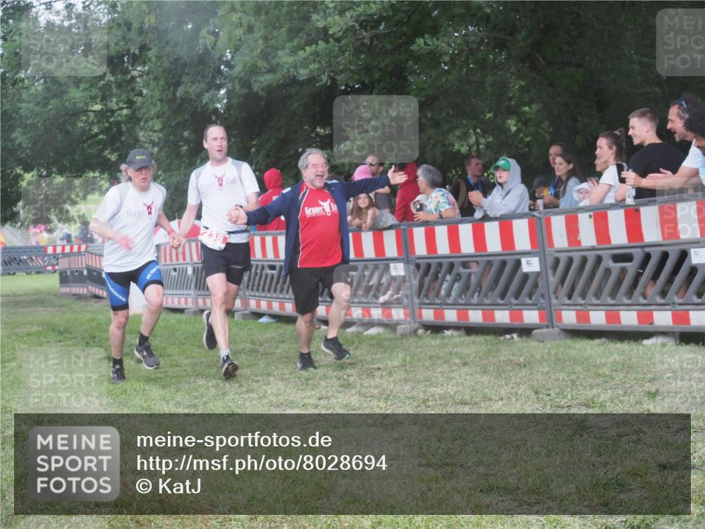 21.06.2025 - 27. Vierlanden-Triathlon KatJ http://msf.ph/oto/8028694 15.06.2025 13:32:50 Ziel 238 meine-sportfotos.de