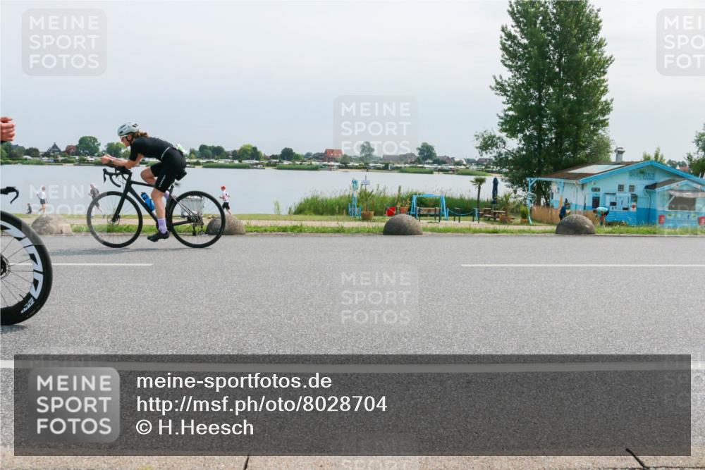 15.06.2025 - 27. Vierlanden-Triathlon H.Heesch http://msf.ph/oto/8028704 15.06.2025 11:25:14 Radfahren 29, 726, 944 meine-sportfotos.de