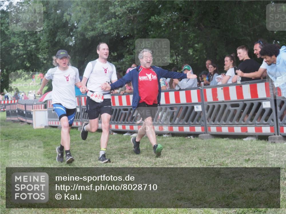 21.06.2025 - 27. Vierlanden-Triathlon KatJ http://msf.ph/oto/8028710 15.06.2025 13:32:50 Ziel 238 meine-sportfotos.de