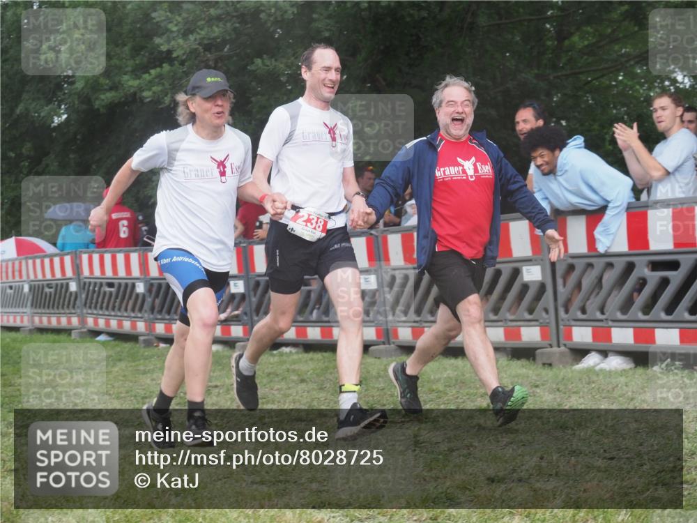 21.06.2025 - 27. Vierlanden-Triathlon KatJ http://msf.ph/oto/8028725 15.06.2025 13:32:51 Ziel 238 meine-sportfotos.de