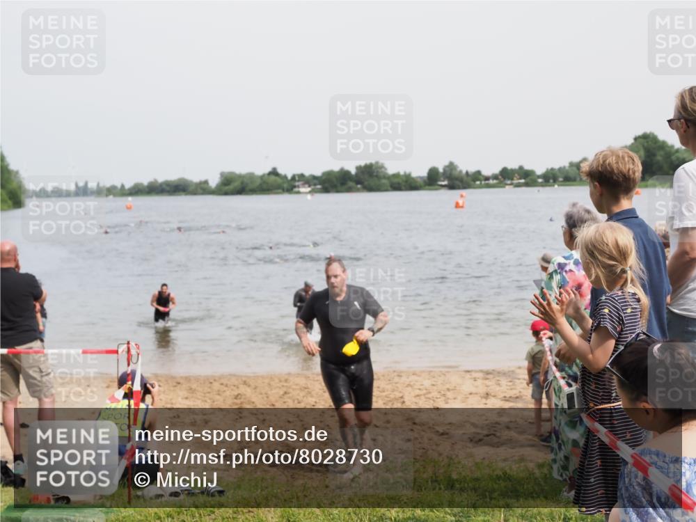 21.06.2025 - 27. Vierlanden-Triathlon MichiJ http://msf.ph/oto/8028730 15.06.2026 10:58:55 Schwimmen 709, 743, 760 meine-sportfotos.de