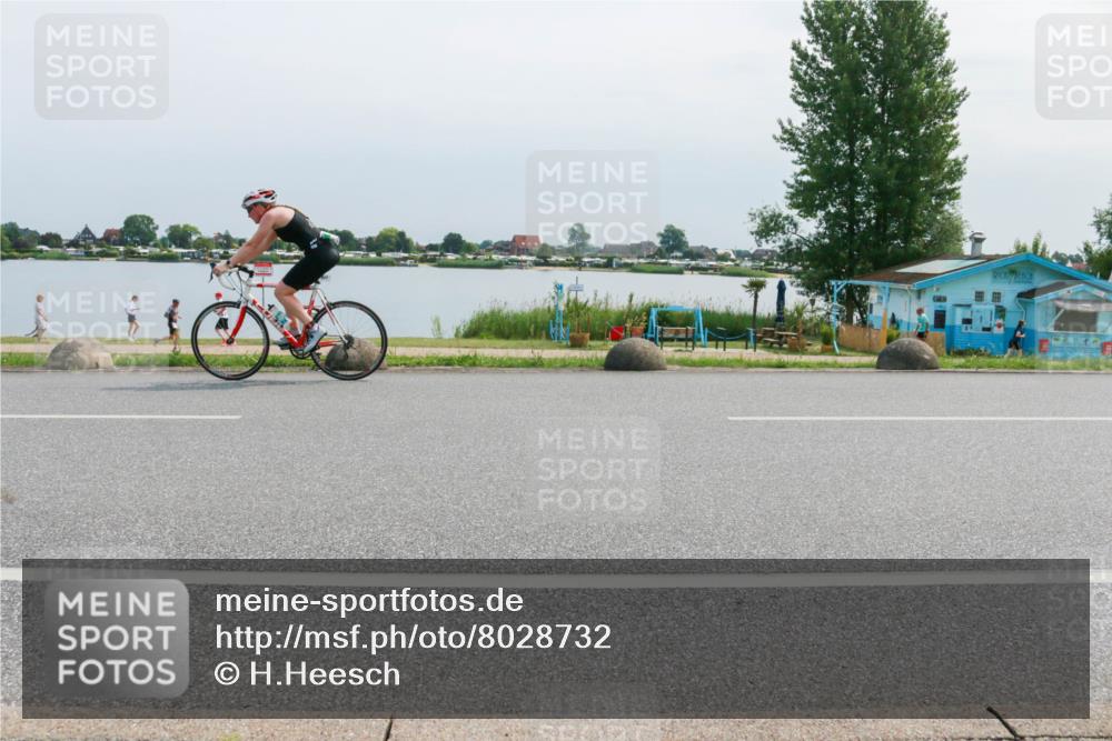 15.06.2025 - 27. Vierlanden-Triathlon H.Heesch http://msf.ph/oto/8028732 15.06.2025 11:25:16 Radfahren 726, 927, 944 meine-sportfotos.de