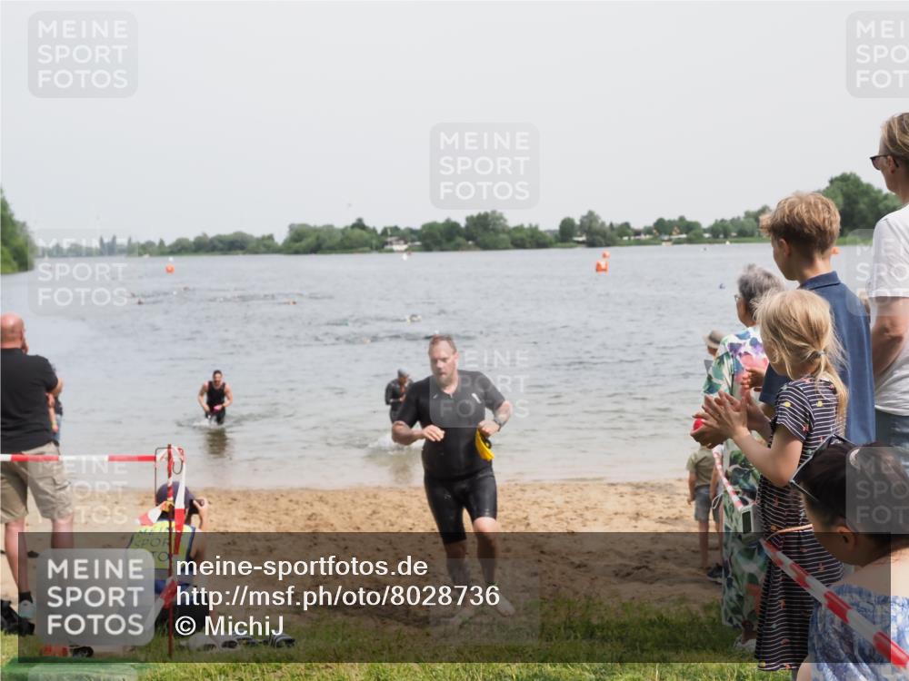 21.06.2025 - 27. Vierlanden-Triathlon MichiJ http://msf.ph/oto/8028736 15.06.2026 10:58:55 Schwimmen 709, 743, 760 meine-sportfotos.de