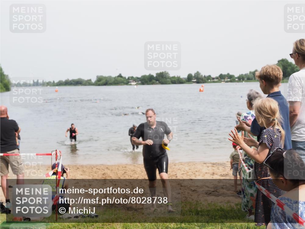 21.06.2025 - 27. Vierlanden-Triathlon MichiJ http://msf.ph/oto/8028738 15.06.2026 10:58:55 Schwimmen 709, 743, 760 meine-sportfotos.de