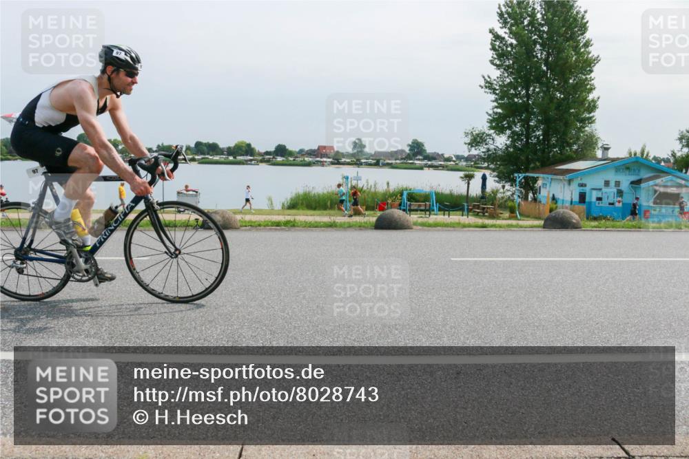 15.06.2025 - 27. Vierlanden-Triathlon H.Heesch http://msf.ph/oto/8028743 15.06.2025 11:25:25 Radfahren 68, 97 meine-sportfotos.de