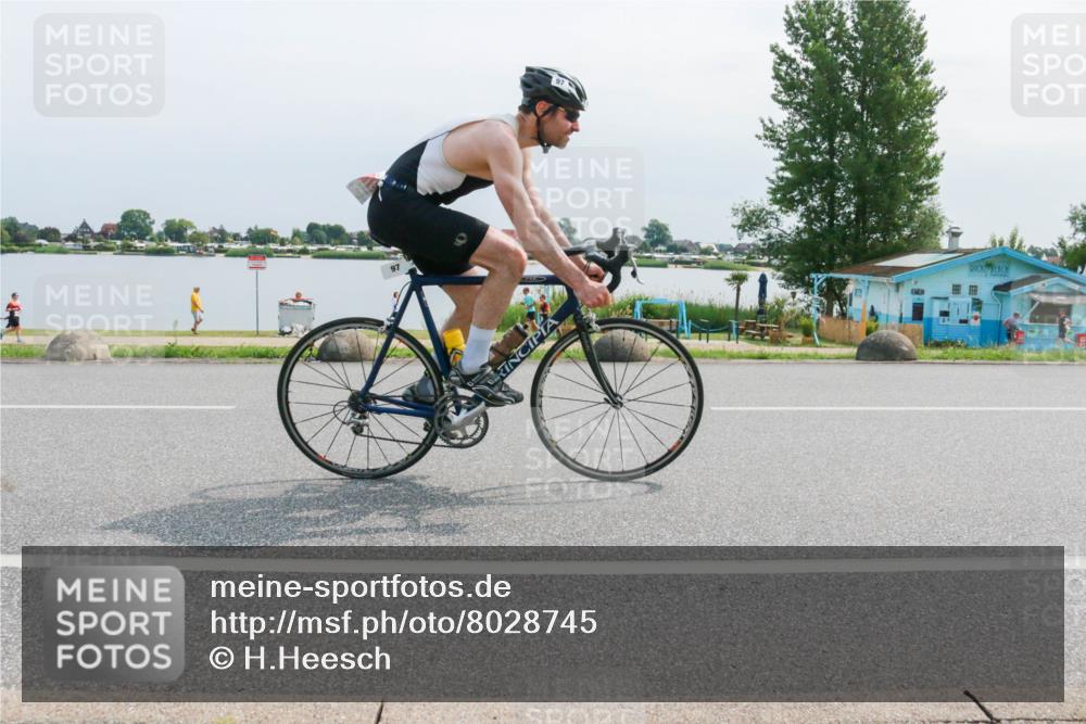 15.06.2025 - 27. Vierlanden-Triathlon H.Heesch http://msf.ph/oto/8028745 15.06.2025 11:25:25 Radfahren 68, 97 meine-sportfotos.de