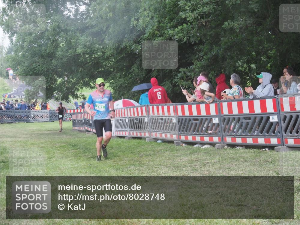 21.06.2025 - 27. Vierlanden-Triathlon KatJ http://msf.ph/oto/8028748 15.06.2025 13:33:22 Ziel 791 meine-sportfotos.de