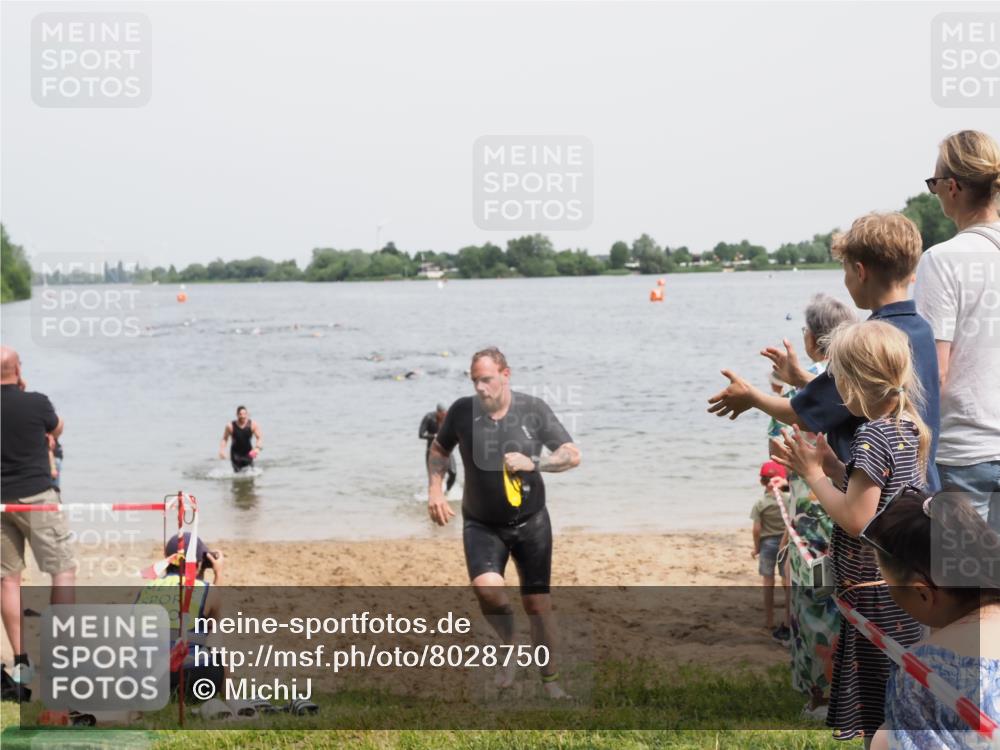 21.06.2025 - 27. Vierlanden-Triathlon MichiJ http://msf.ph/oto/8028750 15.06.2026 10:58:55 Schwimmen 709, 743, 760 meine-sportfotos.de