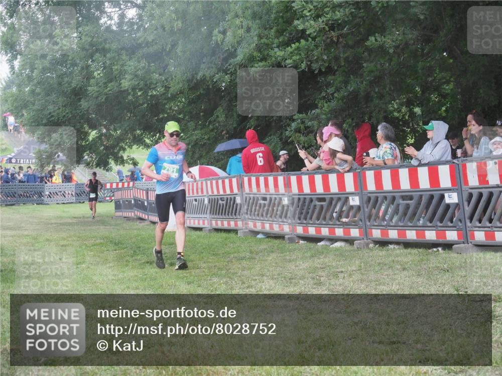 21.06.2025 - 27. Vierlanden-Triathlon KatJ http://msf.ph/oto/8028752 15.06.2025 13:33:22 Ziel 791 meine-sportfotos.de