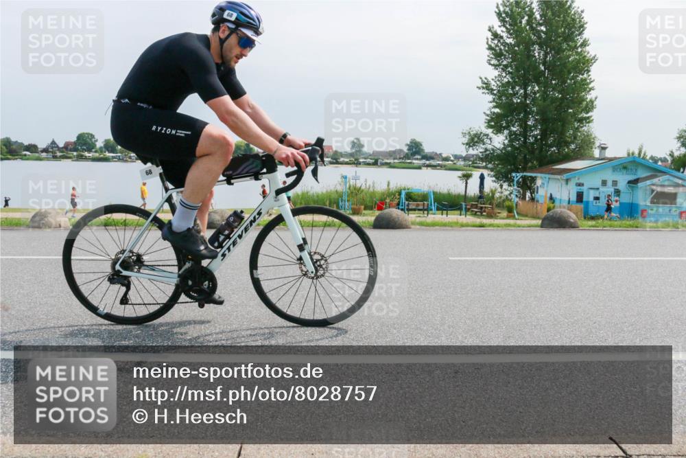 15.06.2025 - 27. Vierlanden-Triathlon H.Heesch http://msf.ph/oto/8028757 15.06.2025 11:25:26 Radfahren 68, 97, 792 meine-sportfotos.de