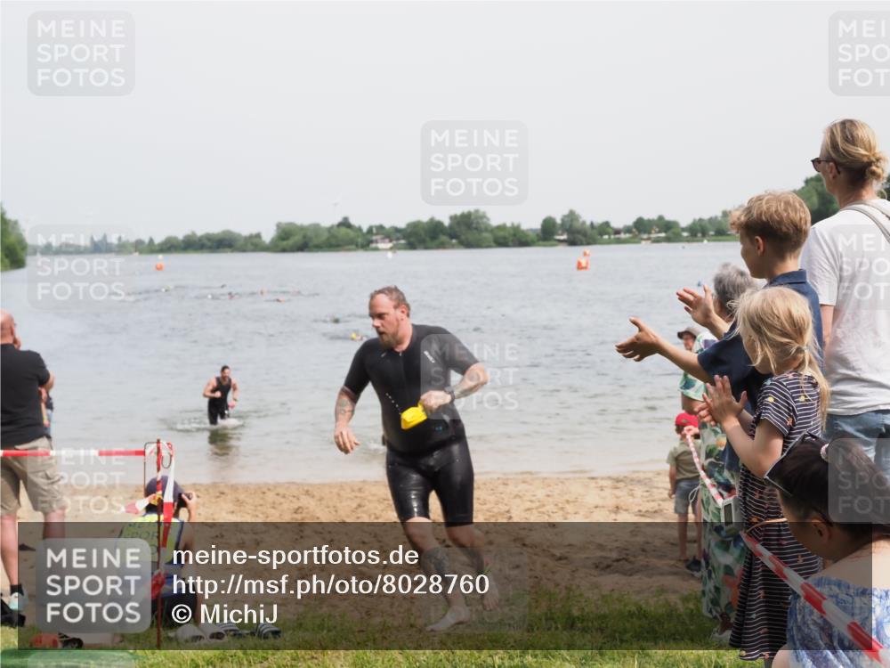 21.06.2025 - 27. Vierlanden-Triathlon MichiJ http://msf.ph/oto/8028760 15.06.2026 10:58:56 Schwimmen 706, 709, 760 meine-sportfotos.de