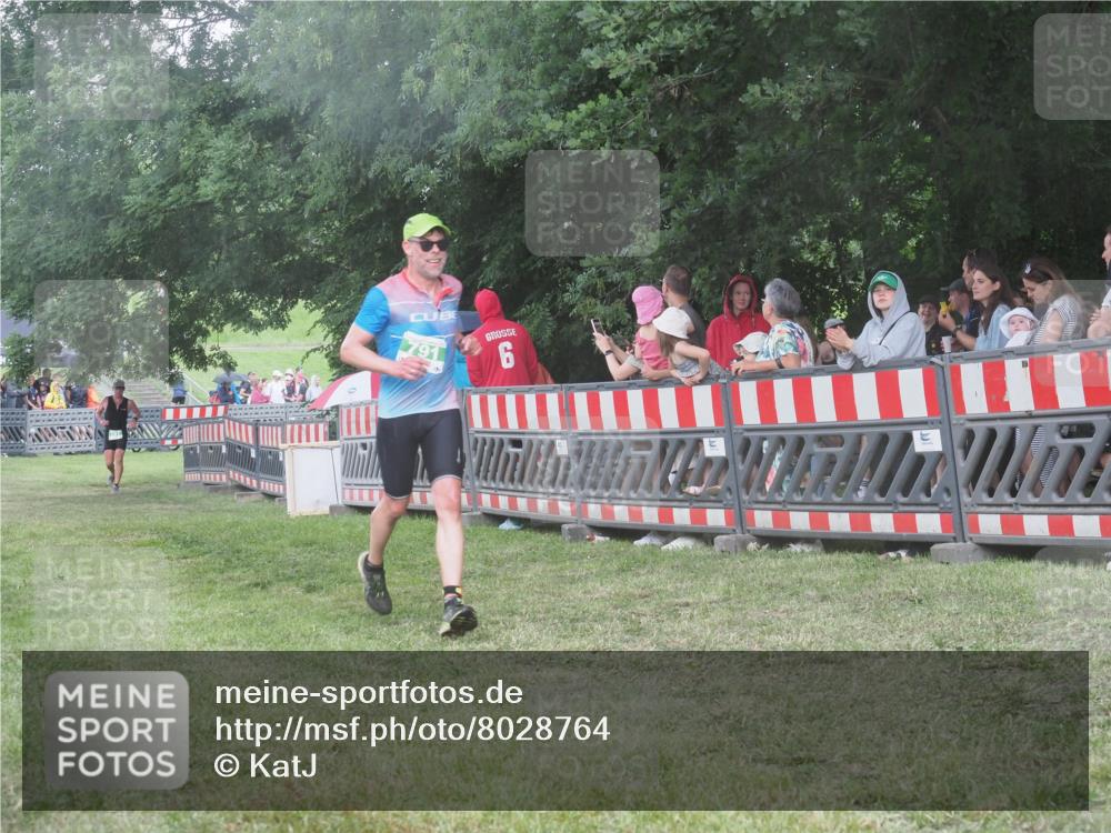 21.06.2025 - 27. Vierlanden-Triathlon KatJ http://msf.ph/oto/8028764 15.06.2025 13:33:23 Ziel 791 meine-sportfotos.de