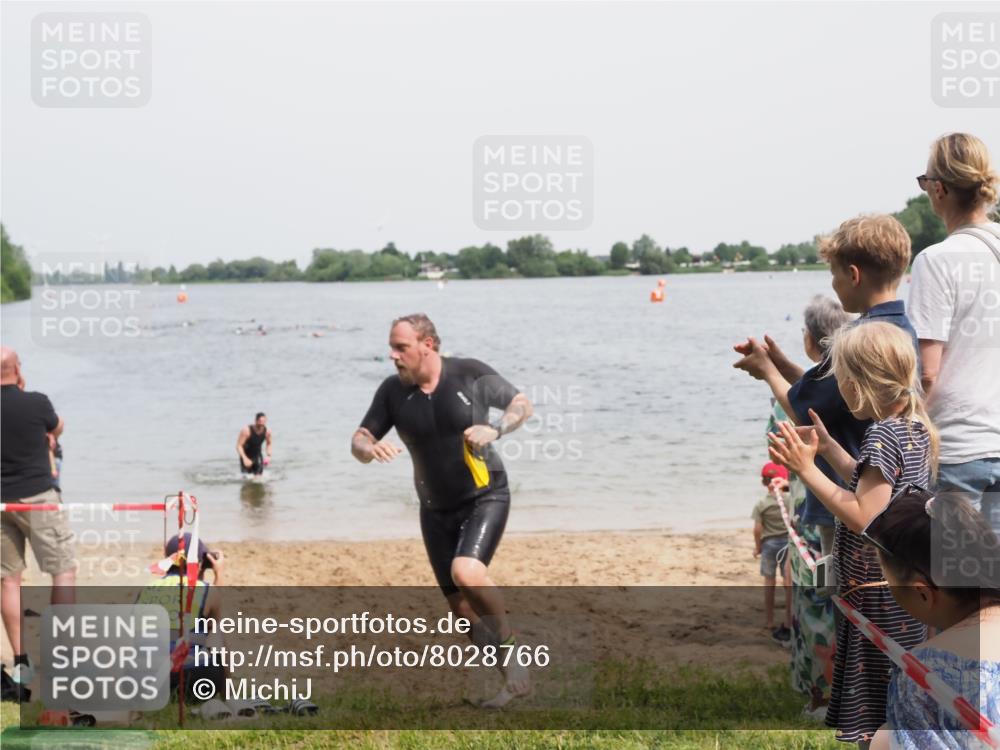 21.06.2025 - 27. Vierlanden-Triathlon MichiJ http://msf.ph/oto/8028766 15.06.2026 10:58:56 Schwimmen 706, 709, 760 meine-sportfotos.de