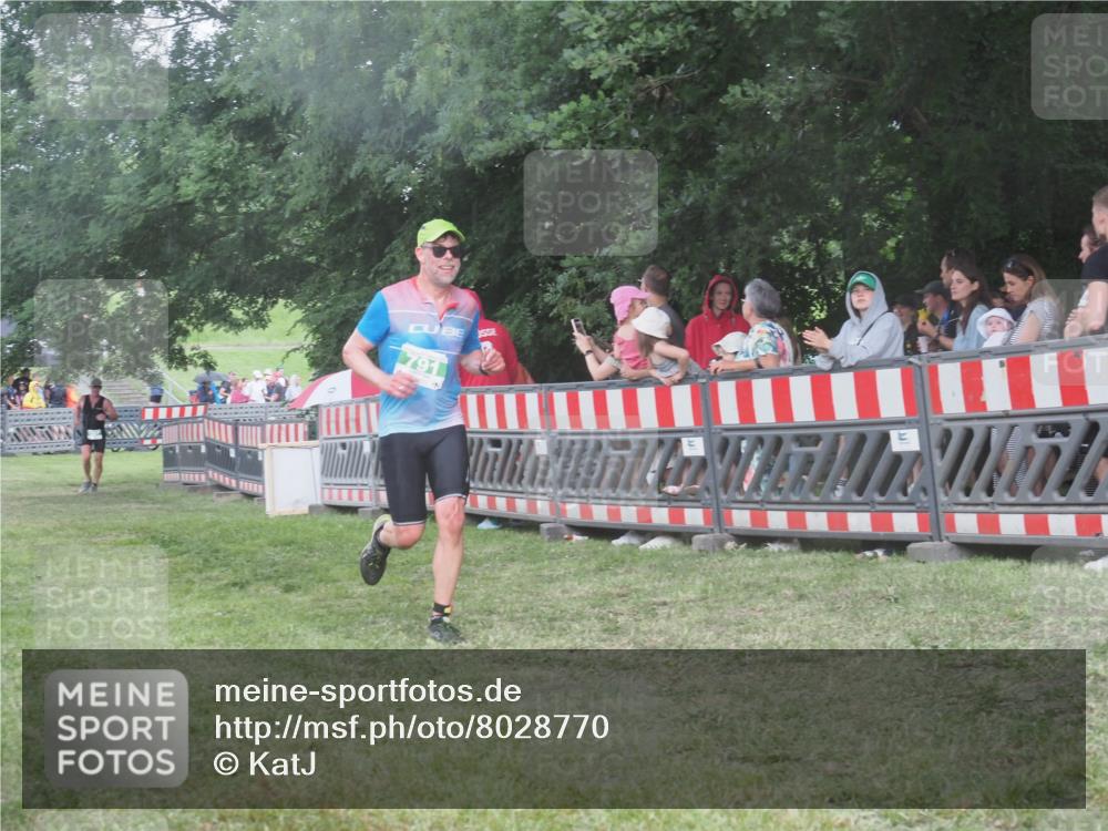 21.06.2025 - 27. Vierlanden-Triathlon KatJ http://msf.ph/oto/8028770 15.06.2025 13:33:23 Ziel 791 meine-sportfotos.de