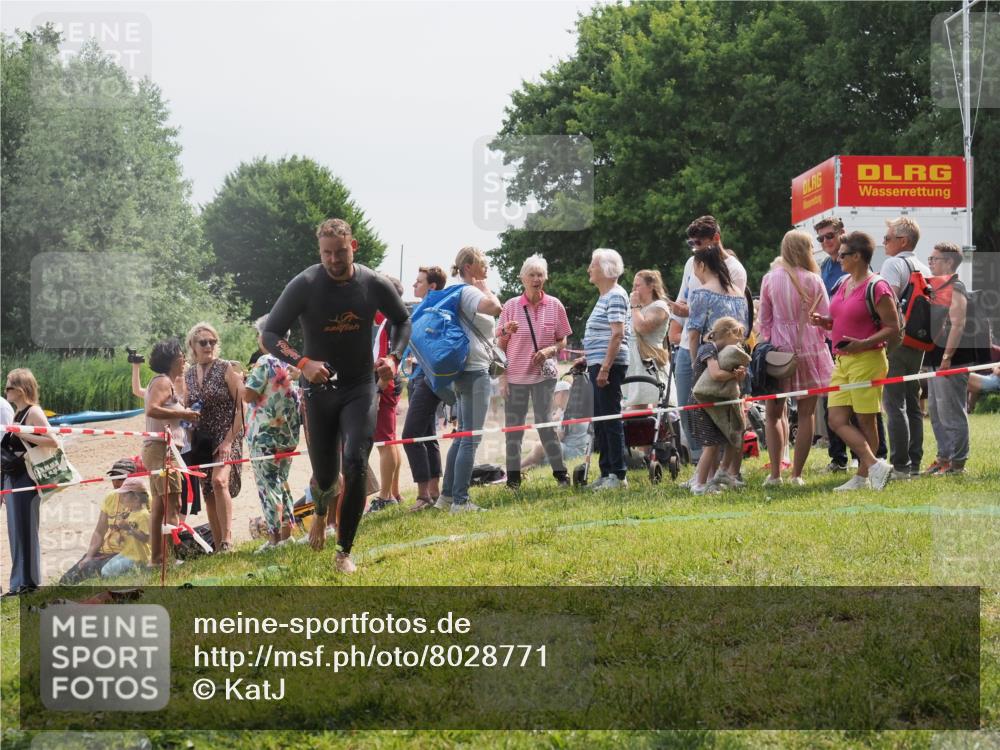 15.06.2025 - 27. Vierlanden-Triathlon KatJ http://msf.ph/oto/8028771 15.06.2025 11:03:55 Schwimmen 773 meine-sportfotos.de