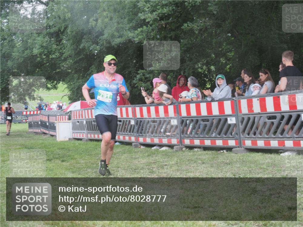 21.06.2025 - 27. Vierlanden-Triathlon KatJ http://msf.ph/oto/8028777 15.06.2025 13:33:23 Ziel 791 meine-sportfotos.de