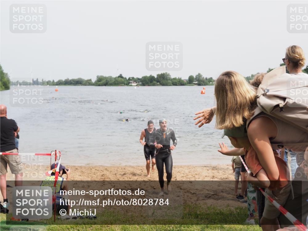21.06.2025 - 27. Vierlanden-Triathlon MichiJ http://msf.ph/oto/8028784 15.06.2026 10:59:02 Schwimmen 706, 709, 760 meine-sportfotos.de