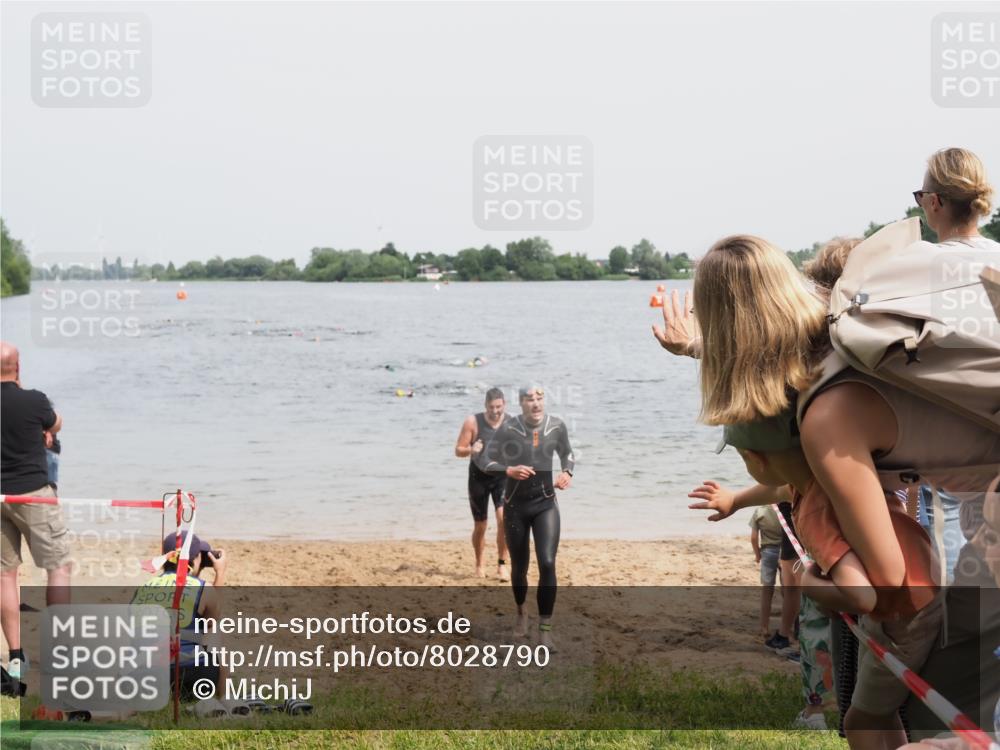21.06.2025 - 27. Vierlanden-Triathlon MichiJ http://msf.ph/oto/8028790 15.06.2026 10:59:02 Schwimmen 706, 709, 760 meine-sportfotos.de