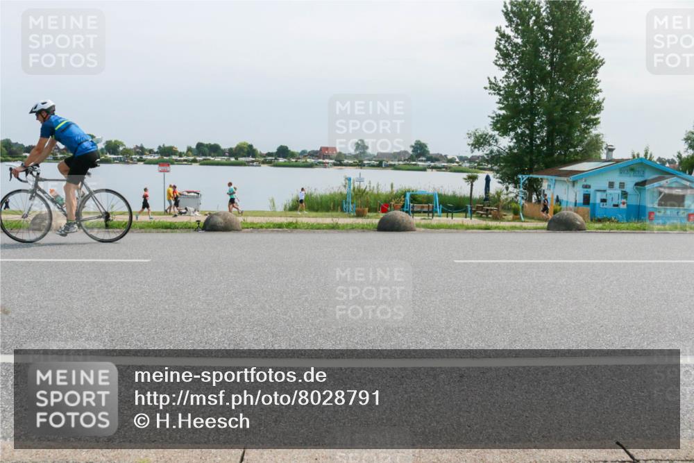 15.06.2025 - 27. Vierlanden-Triathlon H.Heesch http://msf.ph/oto/8028791 15.06.2025 11:25:27 Radfahren 68, 97, 169, 792 meine-sportfotos.de
