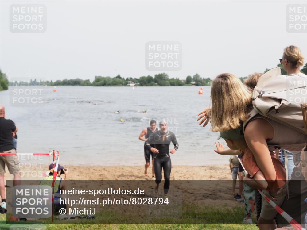 21.06.2025 - 27. Vierlanden-Triathlon MichiJ http://msf.ph/oto/8028794 15.06.2026 10:59:02 Schwimmen 706, 709, 760 meine-sportfotos.de