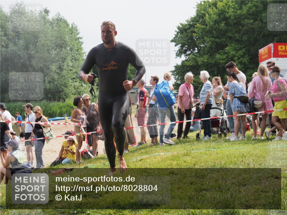 15.06.2025 - 27. Vierlanden-Triathlon KatJ http://msf.ph/oto/8028804 15.06.2025 11:03:56 Schwimmen 773 meine-sportfotos.de