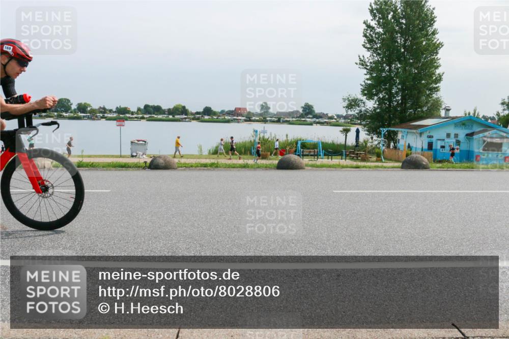 15.06.2025 - 27. Vierlanden-Triathlon H.Heesch http://msf.ph/oto/8028806 15.06.2025 11:25:31 Radfahren 143, 169, 233, 792, 888 meine-sportfotos.de