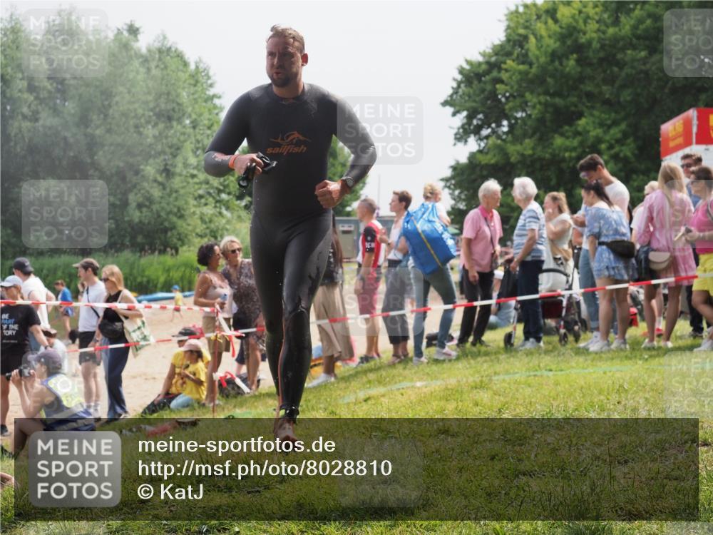 15.06.2025 - 27. Vierlanden-Triathlon KatJ http://msf.ph/oto/8028810 15.06.2025 11:03:56 Schwimmen 773 meine-sportfotos.de
