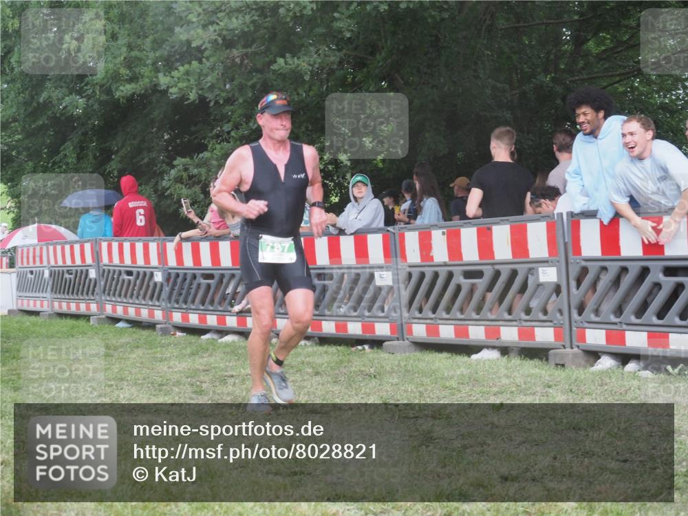 21.06.2025 - 27. Vierlanden-Triathlon KatJ http://msf.ph/oto/8028821 15.06.2025 13:33:32 Ziel 787, 1076 meine-sportfotos.de