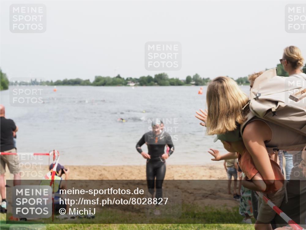 21.06.2025 - 27. Vierlanden-Triathlon MichiJ http://msf.ph/oto/8028827 15.06.2026 10:59:03 Schwimmen 706, 709, 760 meine-sportfotos.de