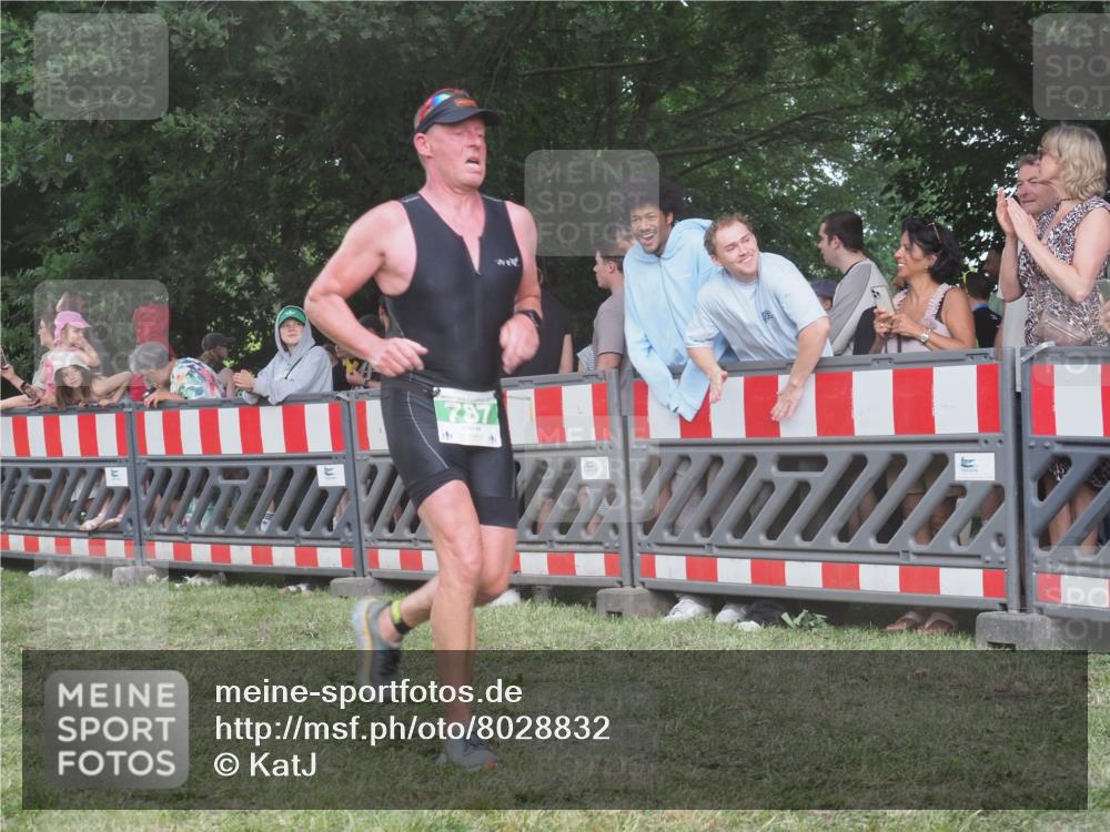 21.06.2025 - 27. Vierlanden-Triathlon KatJ http://msf.ph/oto/8028832 15.06.2025 13:33:33 Ziel 787, 1076 meine-sportfotos.de