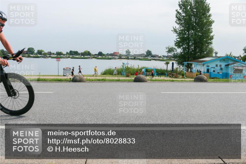 15.06.2025 - 27. Vierlanden-Triathlon H.Heesch http://msf.ph/oto/8028833 15.06.2025 11:25:33 Radfahren 143, 169, 233, 792, 888 meine-sportfotos.de