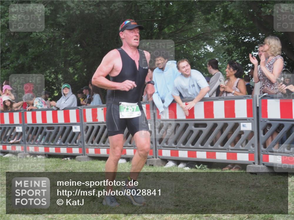 21.06.2025 - 27. Vierlanden-Triathlon KatJ http://msf.ph/oto/8028841 15.06.2025 13:33:33 Ziel 787, 1076 meine-sportfotos.de