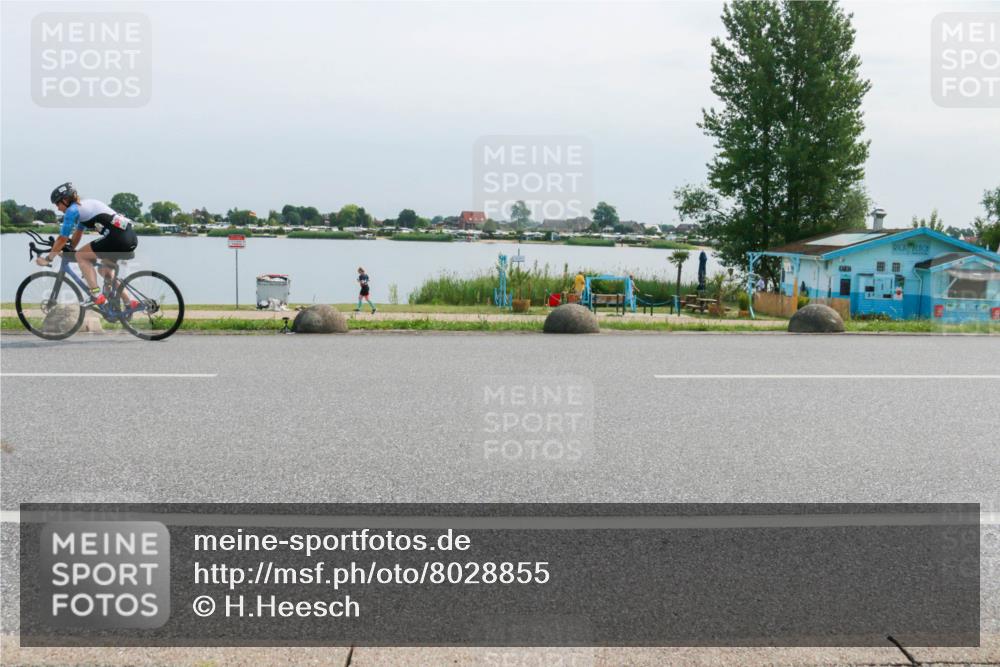 15.06.2025 - 27. Vierlanden-Triathlon H.Heesch http://msf.ph/oto/8028855 15.06.2025 11:25:41 Radfahren 219 meine-sportfotos.de
