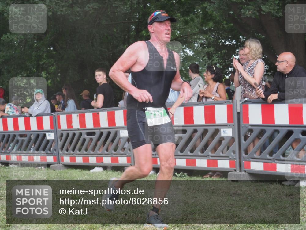 21.06.2025 - 27. Vierlanden-Triathlon KatJ http://msf.ph/oto/8028856 15.06.2025 13:33:33 Ziel 787, 1076 meine-sportfotos.de