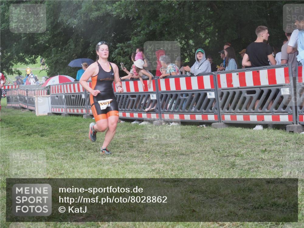 21.06.2025 - 27. Vierlanden-Triathlon KatJ http://msf.ph/oto/8028862 15.06.2025 13:33:41 Ziel 148, 210, 1076 meine-sportfotos.de